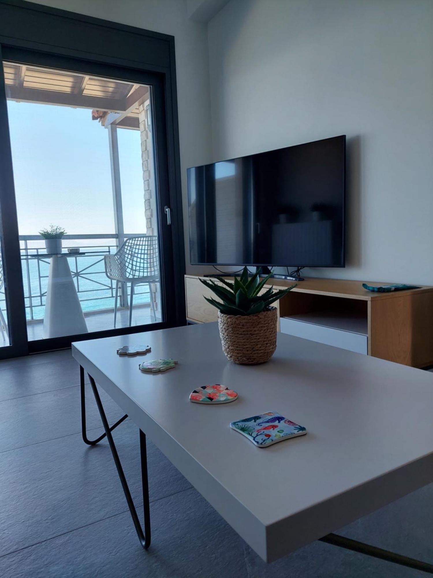 Christellie Luxury Apartment Кьятон Экстерьер фото